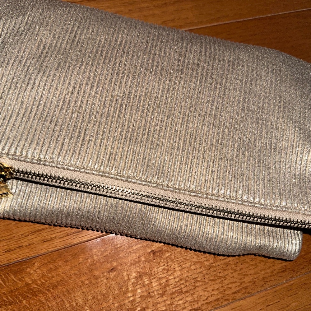Chic Metallic Clutch with Zipper